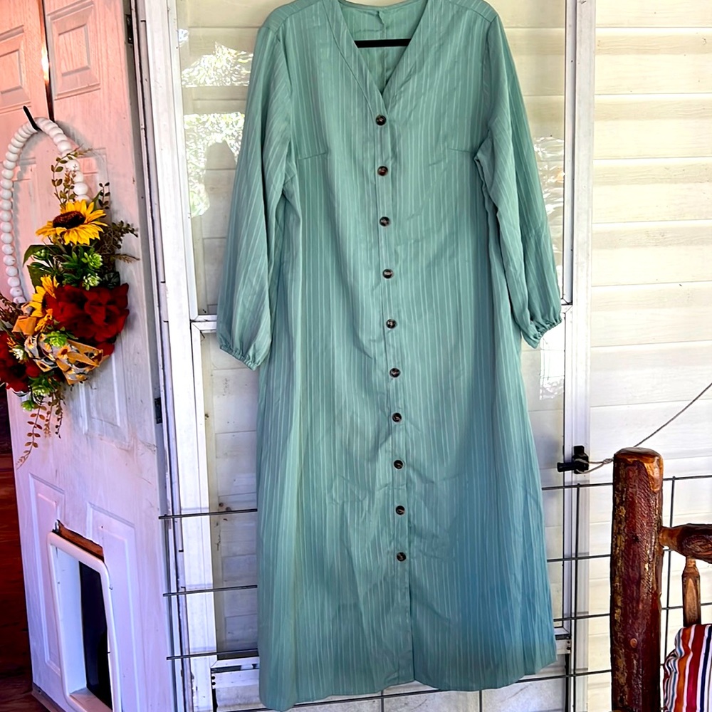 SHEIN Mulvari Plus Solid Lantern Sleeve Button Front Dress